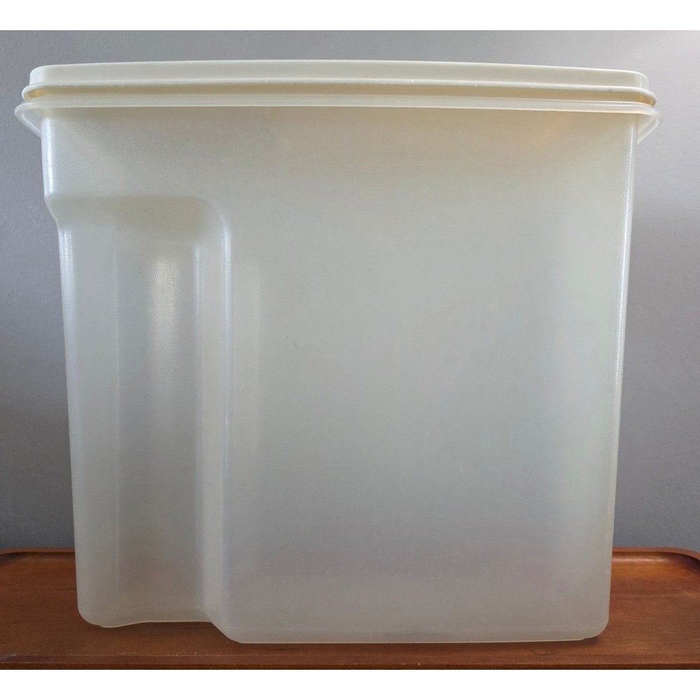 Vintage Rubbermaid Servin Saver Cereal Keeper Large 13 cup Flip Top Lid Almond